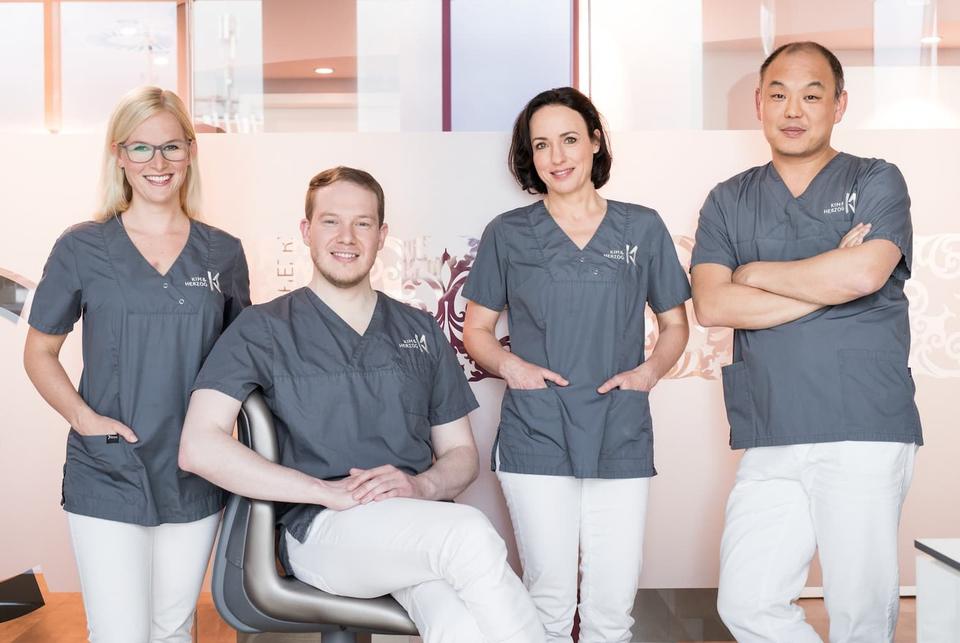 Mitarbeiter für Zahnarztpraxis in Osnabrück gesucht. Jobs bei Kim und Herzog. Zahnarztpraxis Mitarbeiter in Osnabrück gesucht. Zahnärzte Kim und Herzog