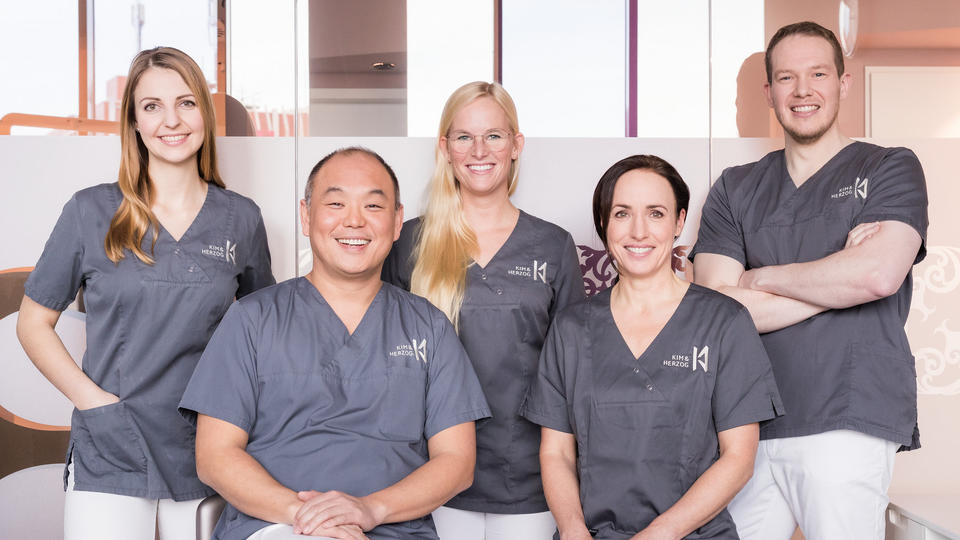 Mitarbeiter für Zahnarztpraxis in Osnabrück gesucht. Jobs bei Kim und Herzog. Mitarbeiter für Zahnarztpraxis in Osnabrück gesucht. Jobs bei Kim und Herzog.